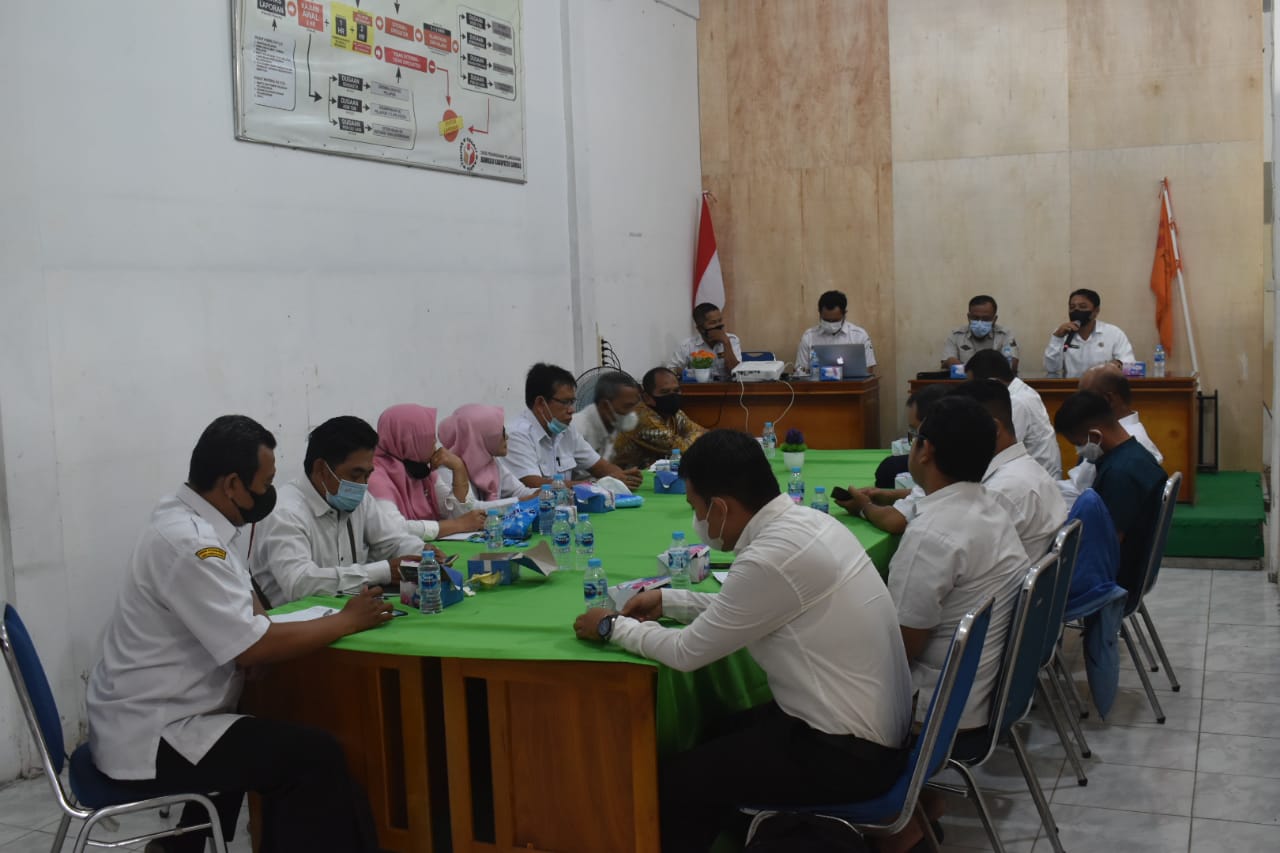 Bawaslu Kab. Sambas gelar rapat koordinasi dengan beberapa Kepala Sekolah di wilayah Kabupaten Sambas
