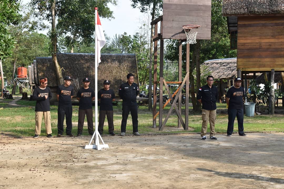 Bawaslu Kabupaten Sambas Gelar Apel Hari Pahlawan di Batas Negeri