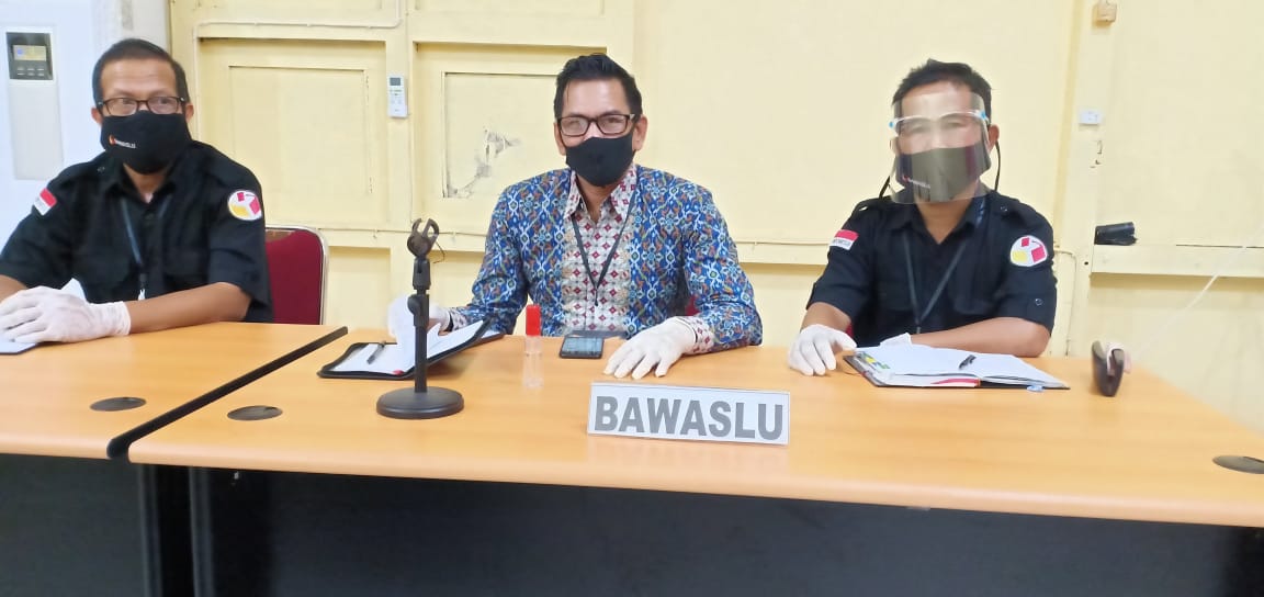Bawaslu Sambas Awasi  Pendaftaran Pasangan Calon