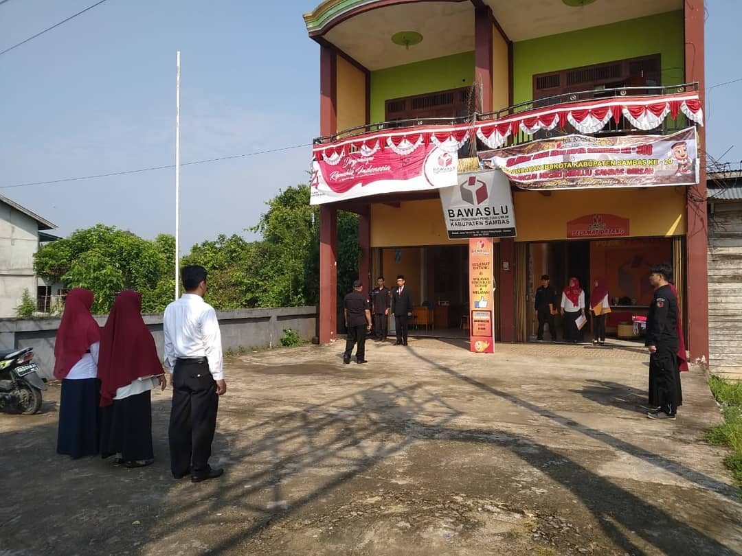 HUT ke 74 RI, Bawaslu Kab.Sambas Upacara di Kantor Bawaslu