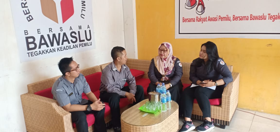 Kasubbag Penanganan Pelanggaran Bawaslu Provinsi Kalbar Kunjungi Bawaslu Sambas