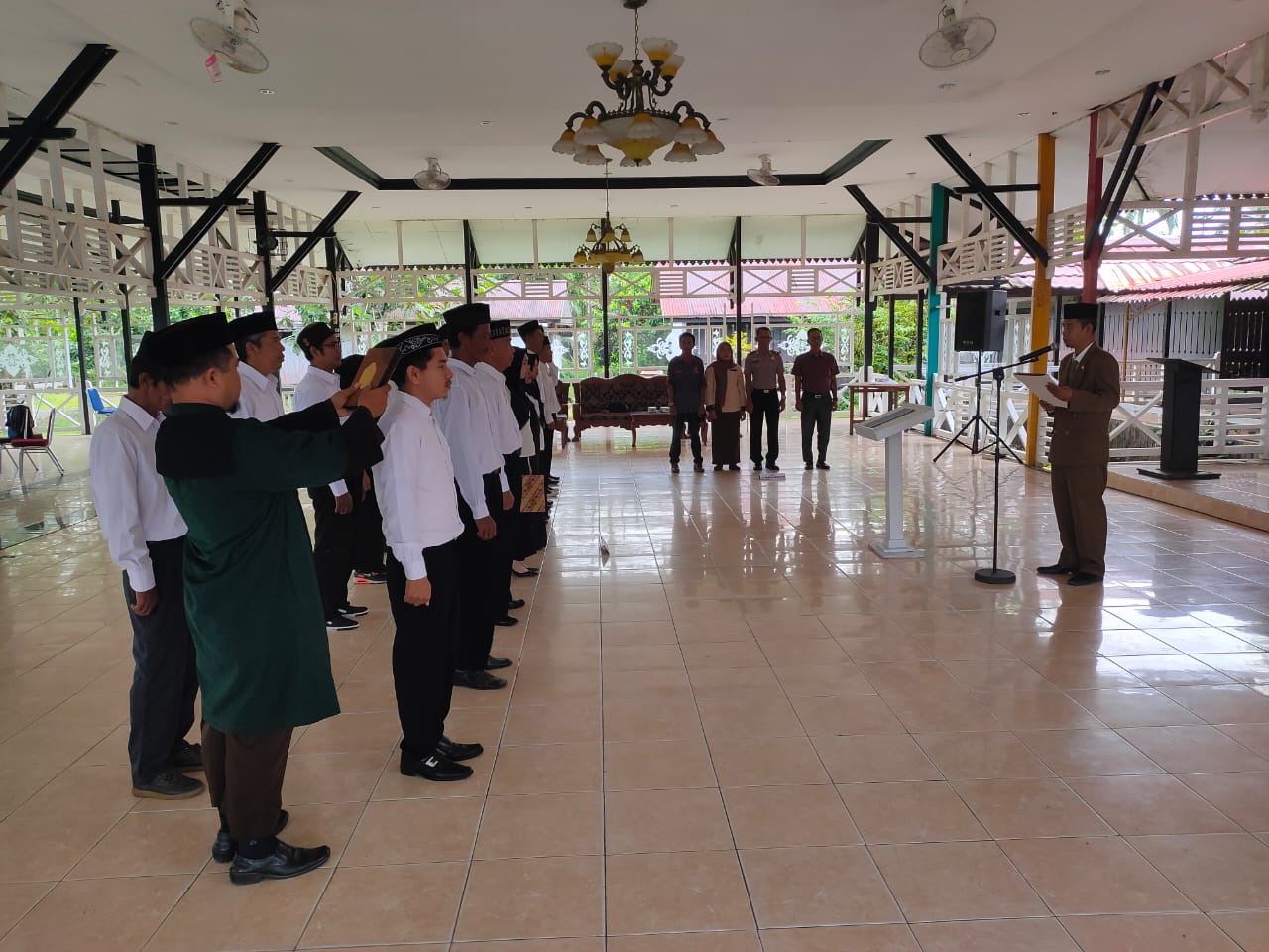 Panwalucam Se-Kabupaten Sambas Lantik dan Bimtek Panwaslu Kelurahan/Desa