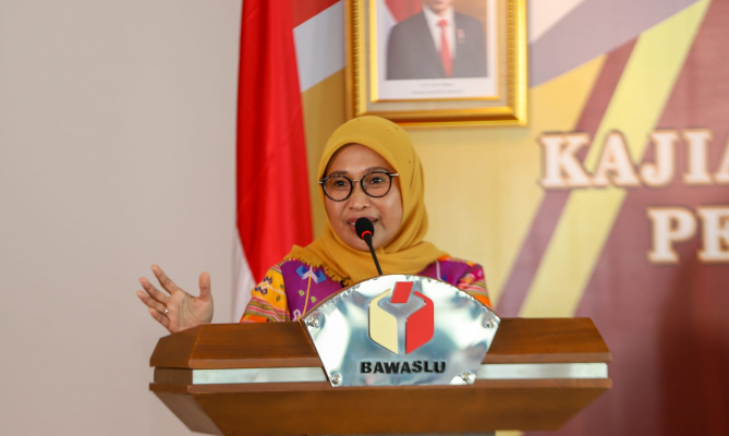 Tulis Buku Evaluasi Pilkada 2020, Dewi Harap Masyarakat Terdorong Berpartisipasi