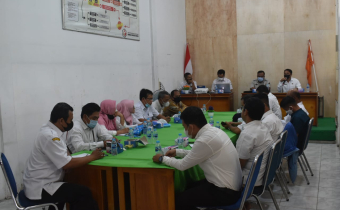 Bawaslu Kab. Sambas gelar rapat koordinasi dengan beberapa Kepala Sekolah di wilayah Kabupaten Sambas