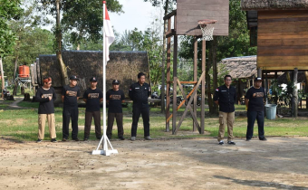 Bawaslu Kabupaten Sambas Gelar Apel Hari Pahlawan di Batas Negeri