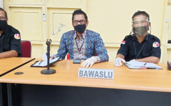 Bawaslu Sambas Awasi  Pendaftaran Pasangan Calon