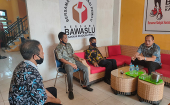 Hawad : Bawaslu Sambas Harus Tingkatkan Kapasitas Staf Sekretariat