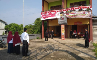 HUT ke 74 RI, Bawaslu Kab.Sambas Upacara di Kantor Bawaslu