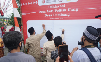Ikmas Pontianak dan IMADL Desa Lumbang Bekerjasama Dengan Bawaslu Kab. Sambas Menyelenggarakan "Deklarasi Desa Anti Politik Uang"