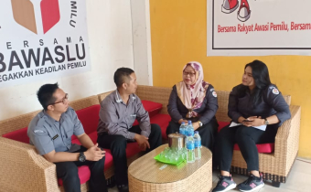 Kasubbag Penanganan Pelanggaran Bawaslu Provinsi Kalbar Kunjungi Bawaslu Sambas