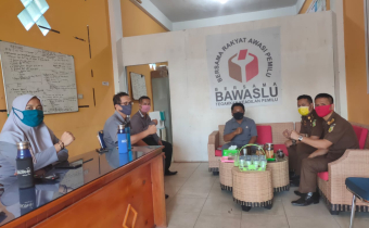 Kunjungan Kejaksaan Negeri Sambas di Sekretariat Bawaslu Sambas